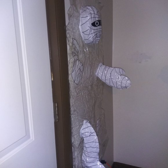 Vintage 3-D Mummy Inflatable Door Cover Party Crasher Sun Hill 1999 #F204 - Picture 3 of 15